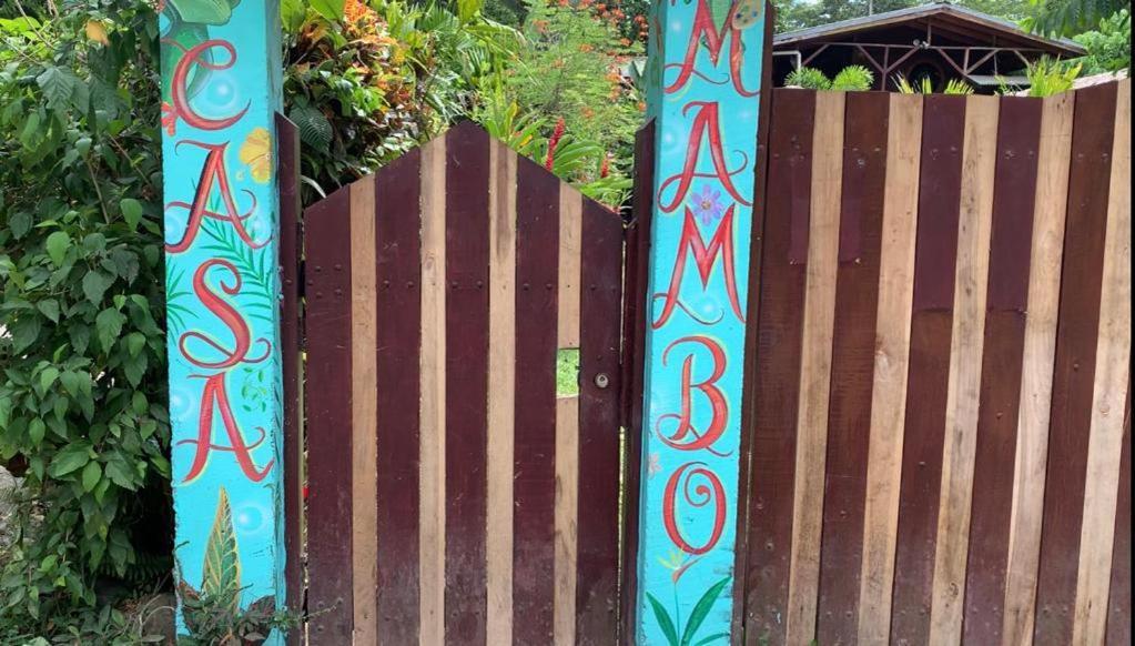Casa Mambo Bed & Breakfast Cahuita Eksteriør bilde