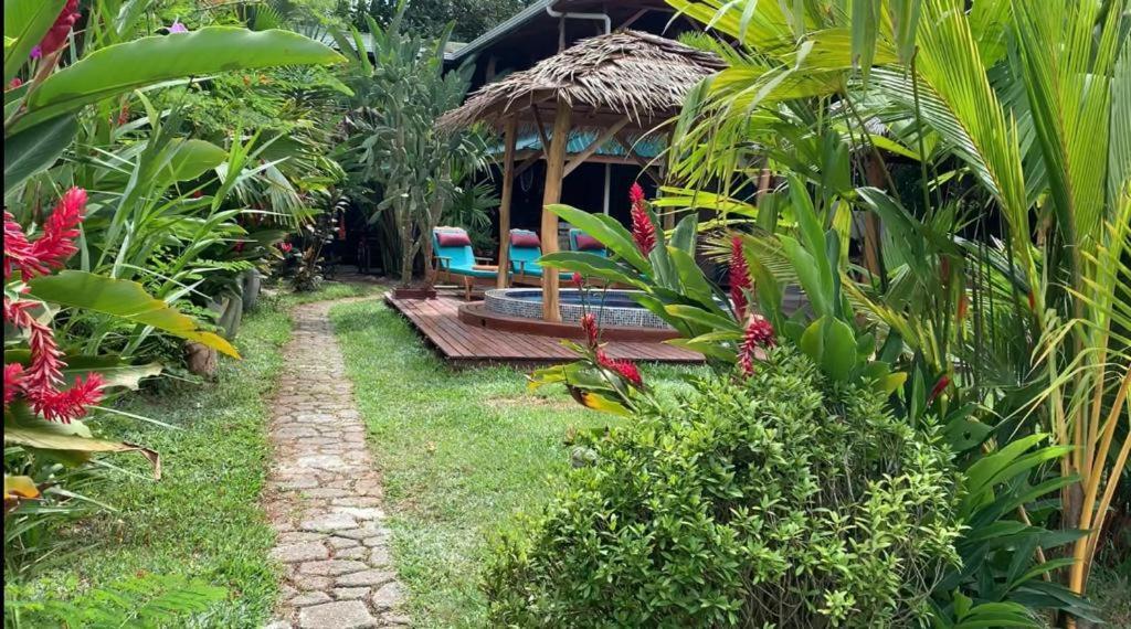 Casa Mambo Bed & Breakfast Cahuita Eksteriør bilde